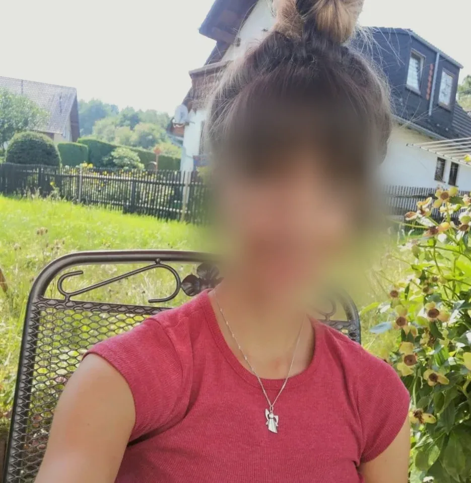 Alma, 24