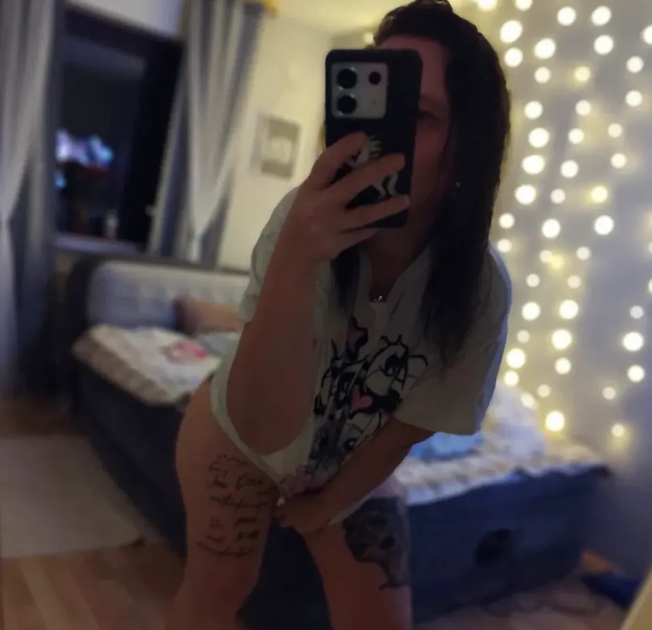 Ella, 36