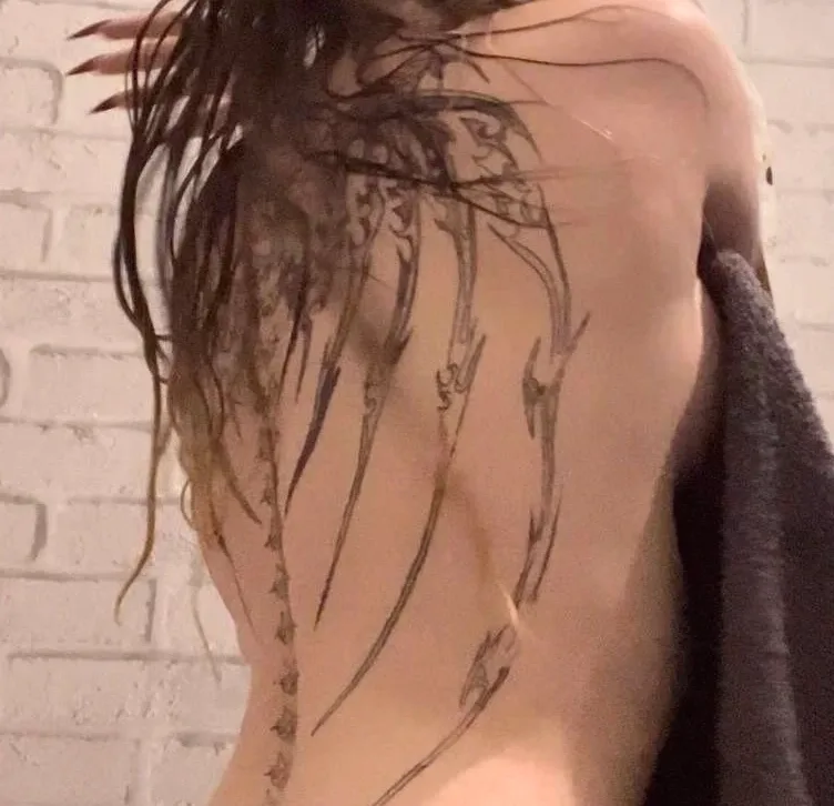 Eva, 21