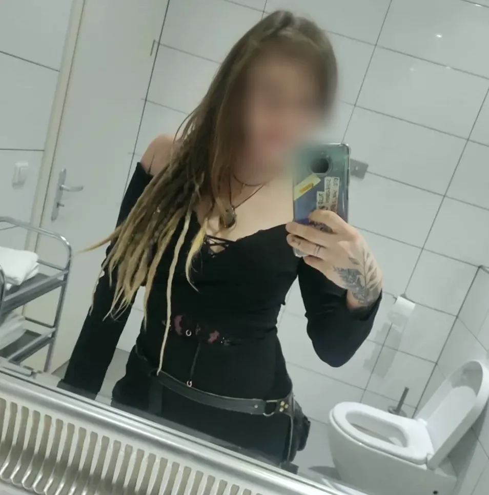 Isabelle, 30